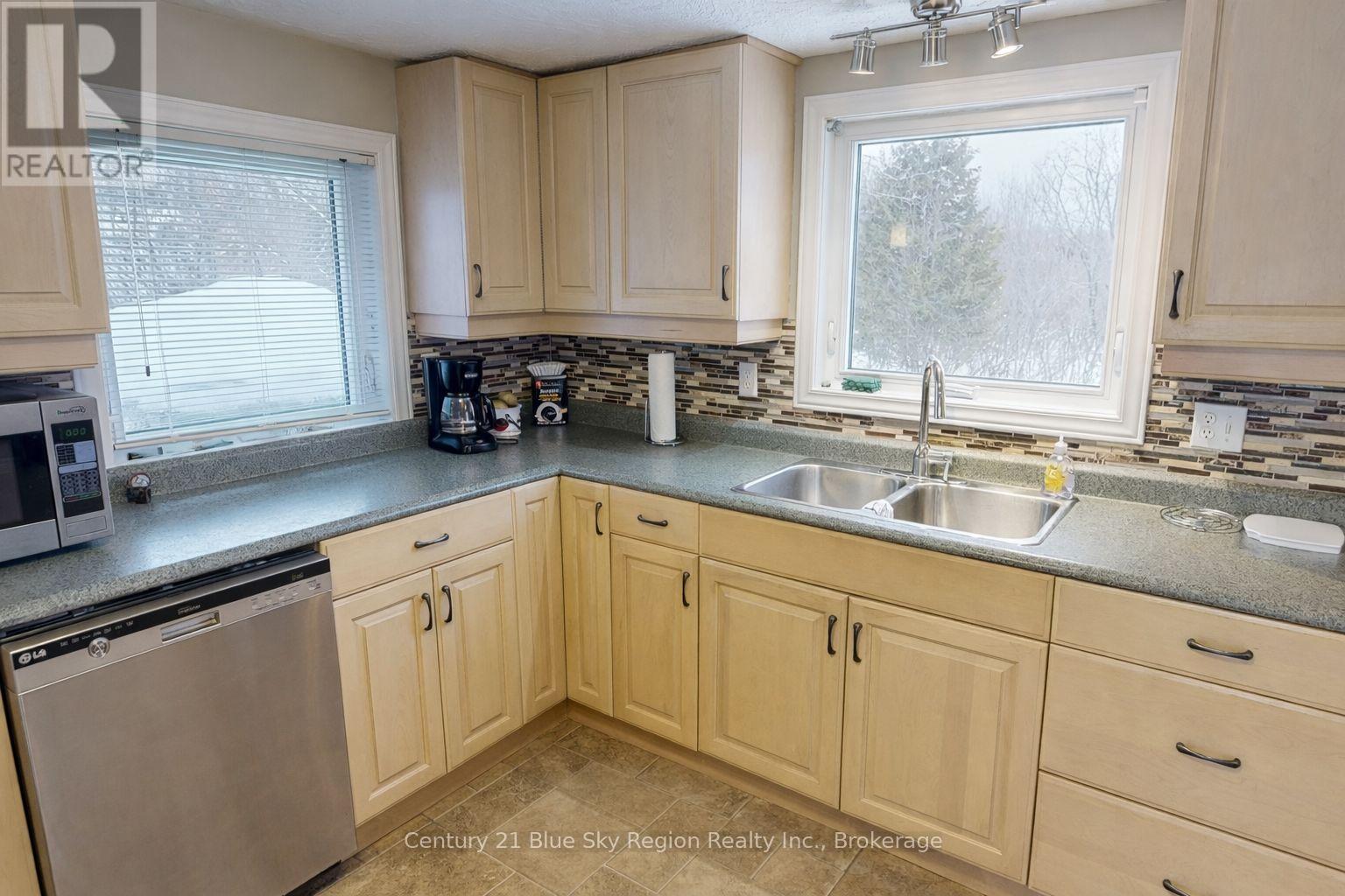 36 Nichols Street, Callander, Ontario  P0H 1H0 - Photo 6 - X12728692