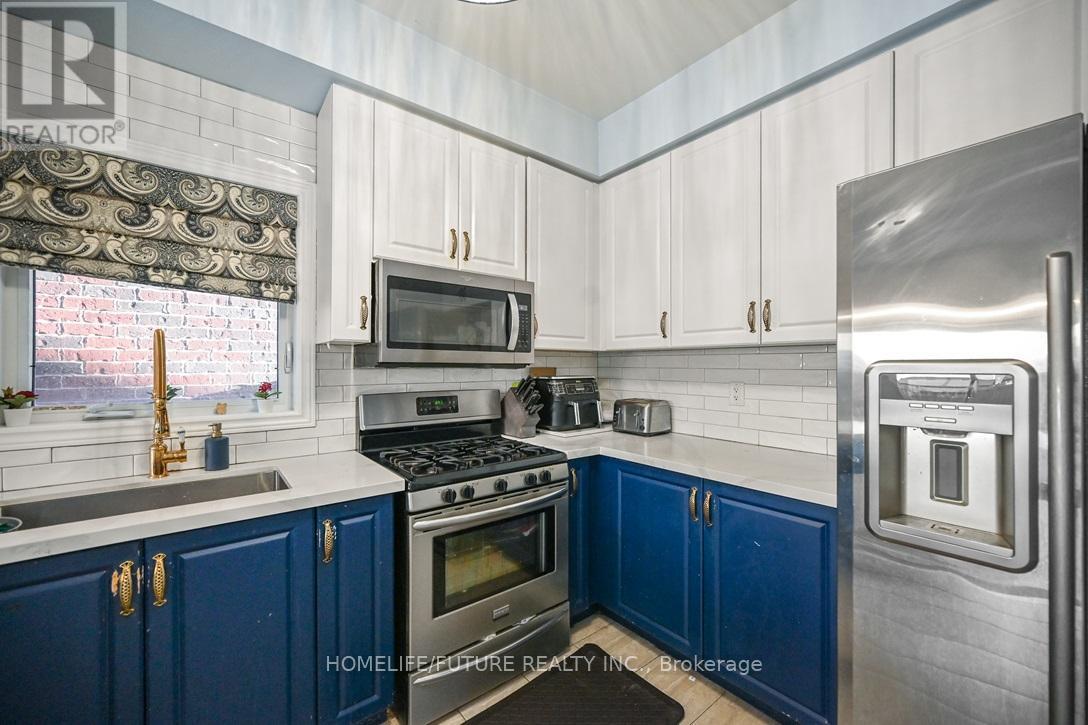 39 Naylor Drive, Bradford West Gwillimbury, Ontario  L3Z 0K1 - Photo 10 - N12736272