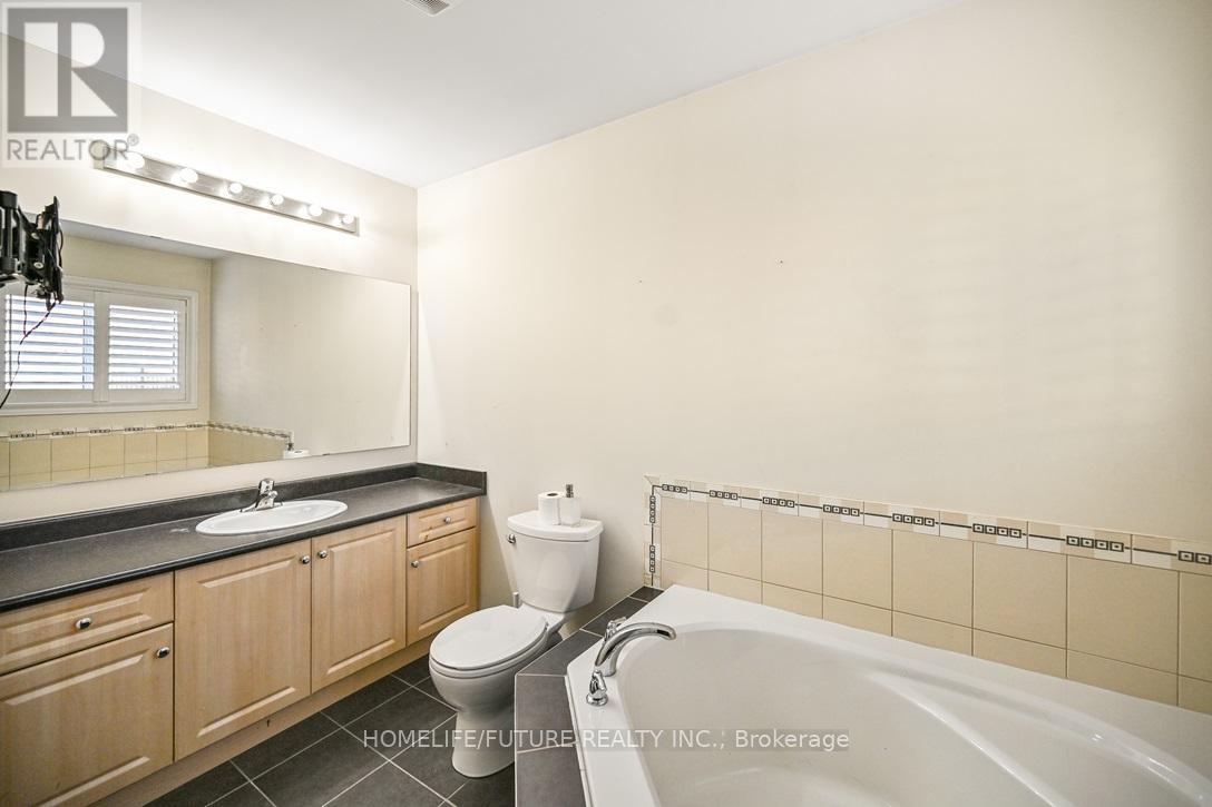 39 Naylor Drive, Bradford West Gwillimbury, Ontario  L3Z 0K1 - Photo 16 - N12736272