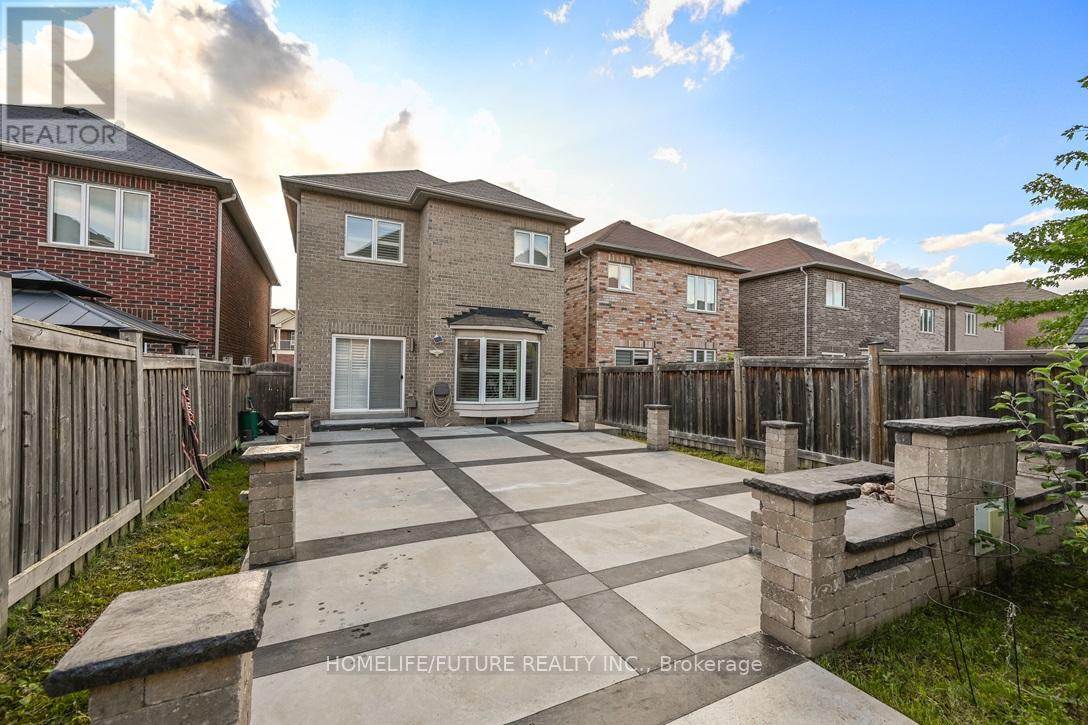 39 Naylor Drive, Bradford West Gwillimbury, Ontario  L3Z 0K1 - Photo 24 - N12736272