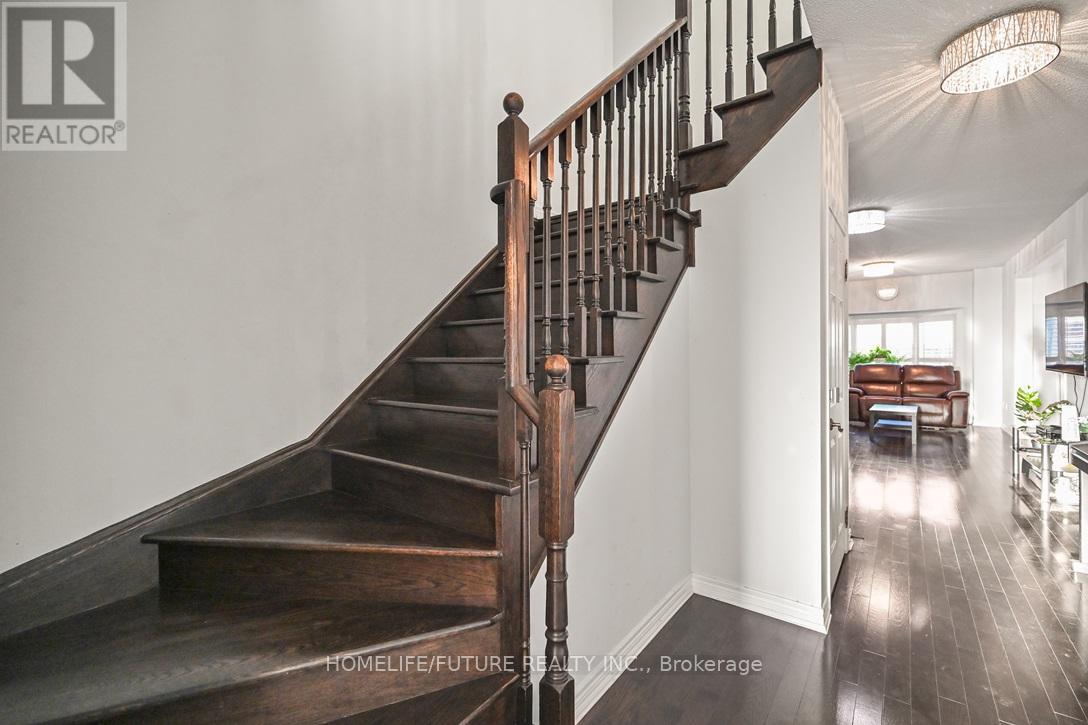 39 Naylor Drive, Bradford West Gwillimbury, Ontario  L3Z 0K1 - Photo 5 - N12736272