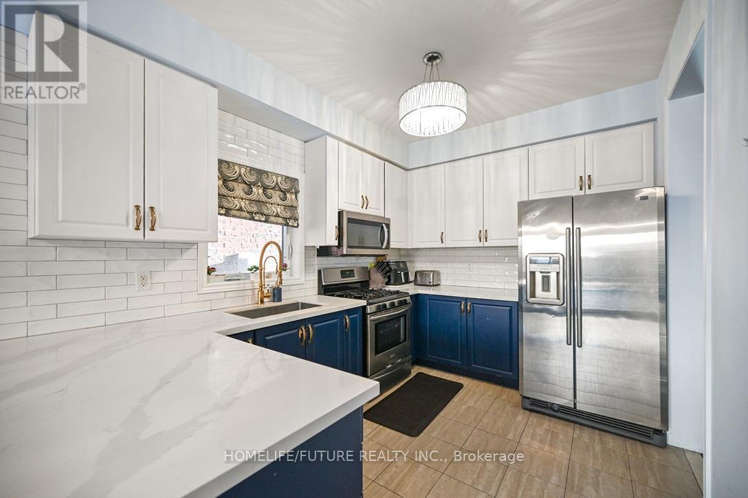 39 Naylor Drive, Bradford West Gwillimbury, Ontario  L3Z 0K1 - Photo 9 - N12736272