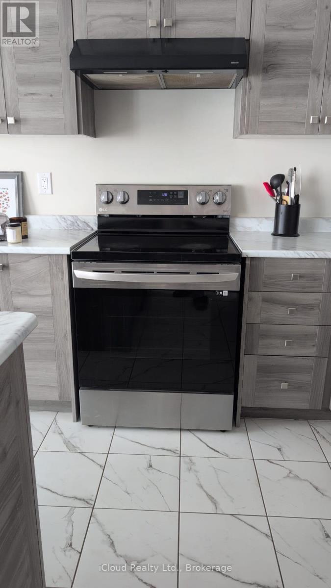 8 Toffee Trail, Hamilton, Ontario  L8J 0M2 - Photo 11 - X12729728