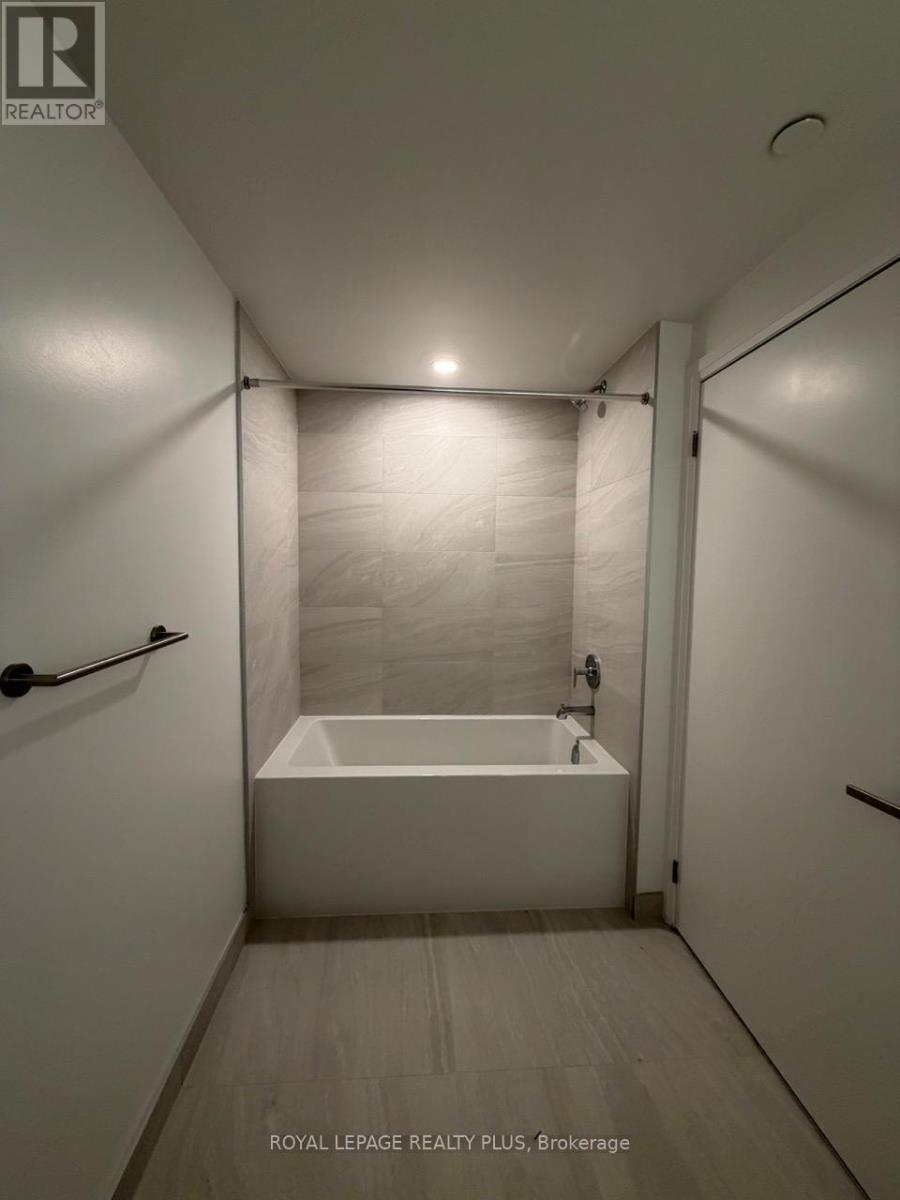 4411 - 4015 The Exchange, Mississauga, Ontario  L5B 0N9 - Photo 9 - W12736250