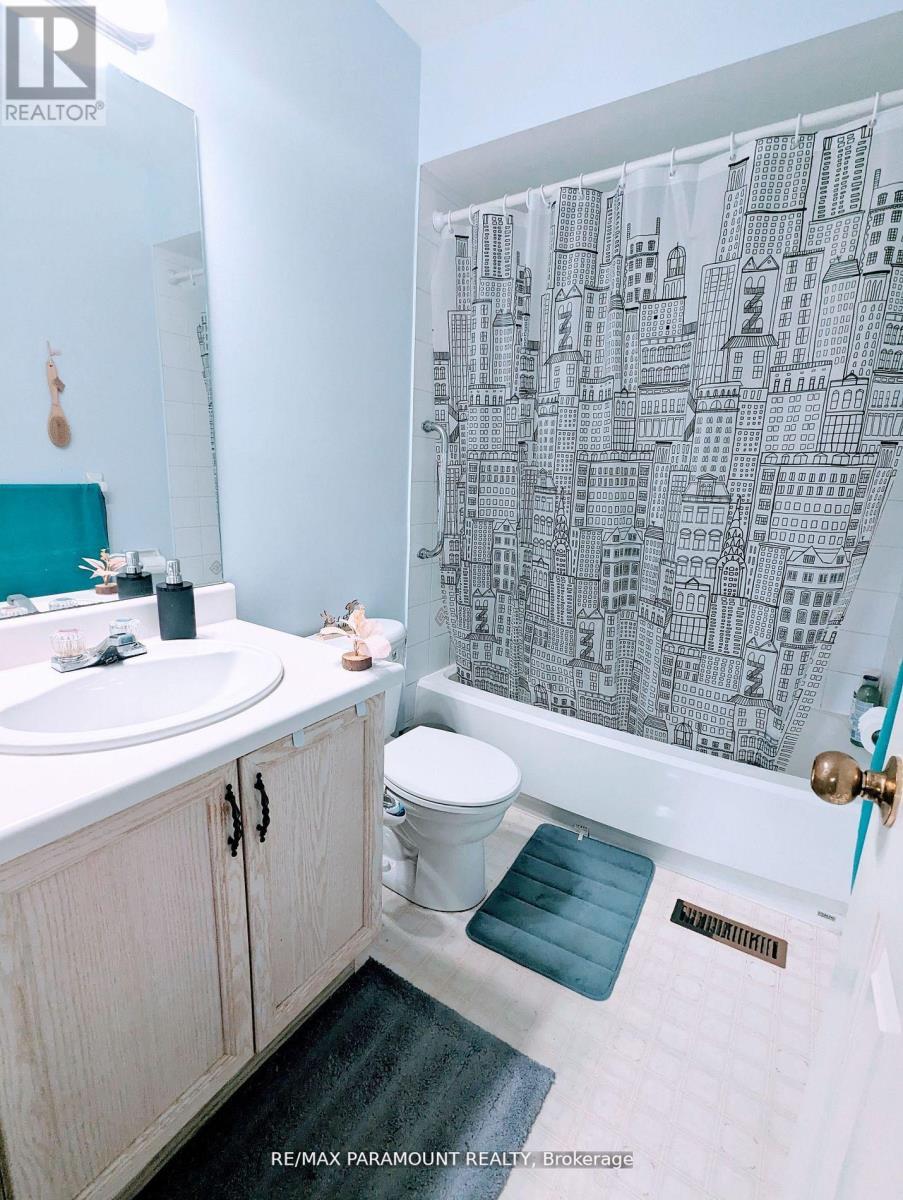 37 Wickstead Court, Brampton, Ontario  L6R 1N8 - Photo 25 - W12736270