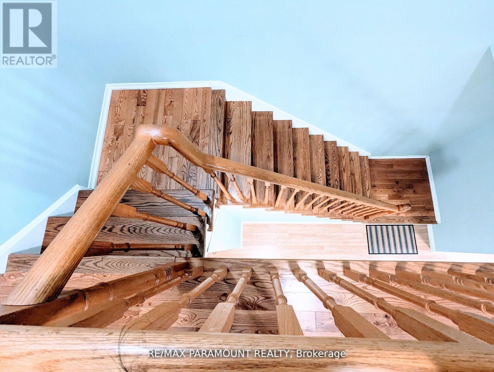 37 Wickstead Court, Brampton, Ontario  L6R 1N8 - Photo 8 - W12736270