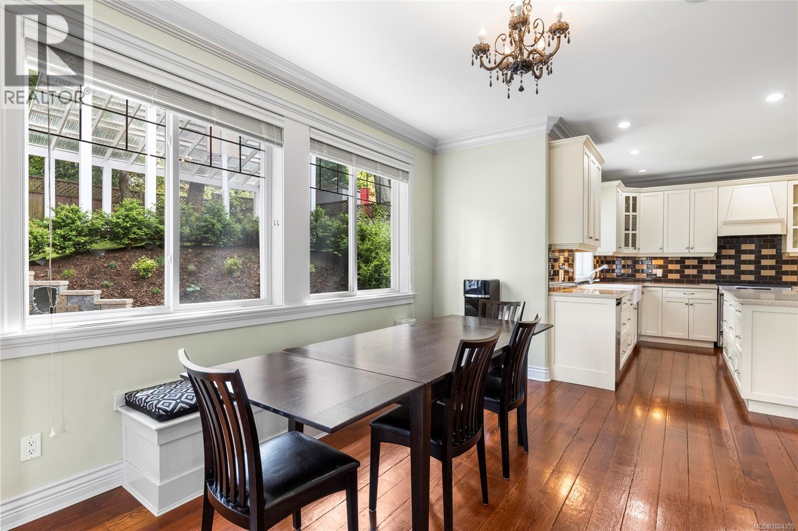 3927 Druce Lane, Saanich, British Columbia  V8P 0A2 - Photo 4 - 1024355