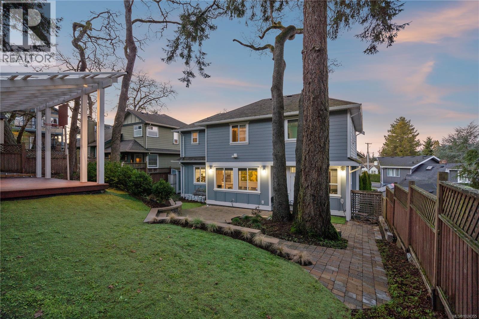 3927 Druce Lane, Saanich, British Columbia  V8P 0A2 - Photo 25 - 1024355