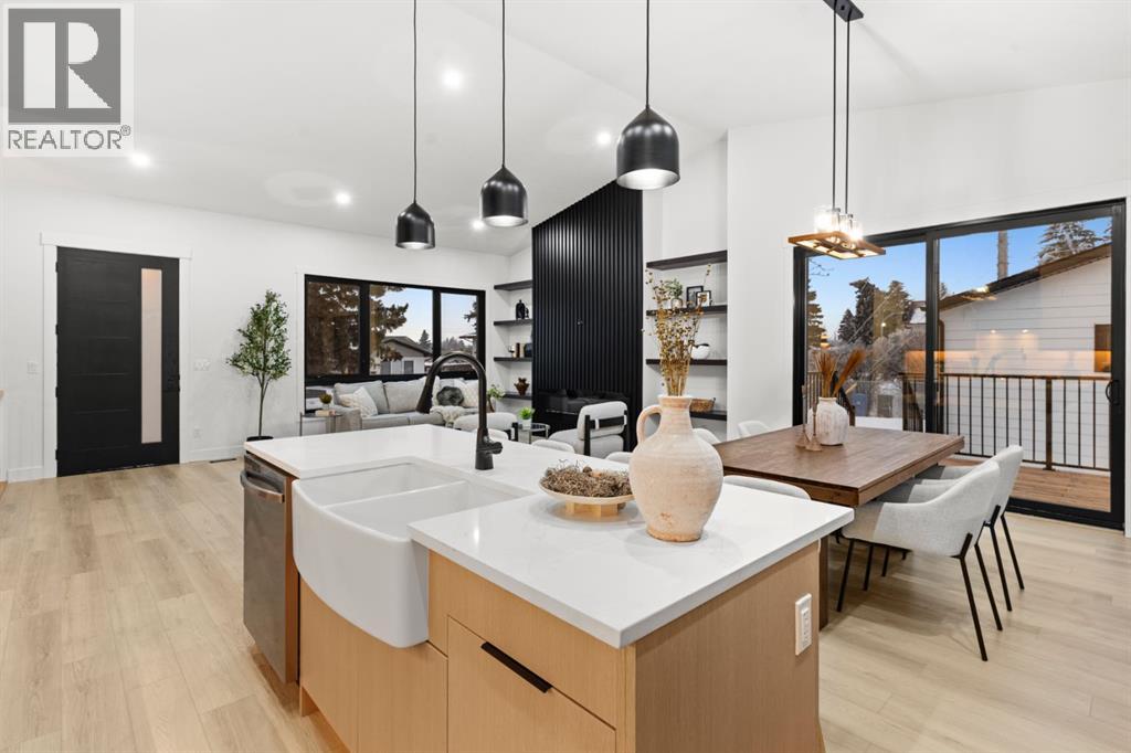 27 Glacier Drive Sw, Calgary, Alberta  T3E 5A2 - Photo 13 - A2276893