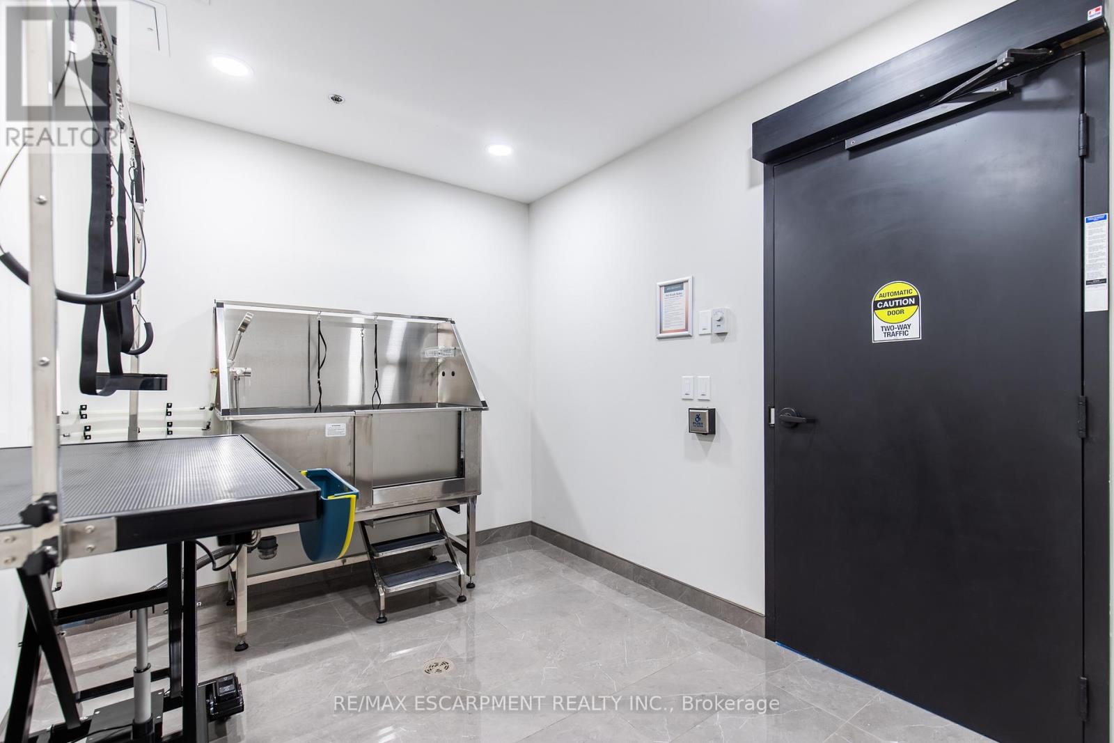 505 - 870 Queenston Road, Hamilton, Ontario  L8G 0B9 - Photo 30 - X12736284