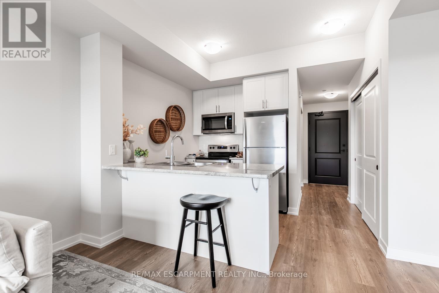 505 - 870 Queenston Road, Hamilton, Ontario  L8G 0B9 - Photo 5 - X12736284