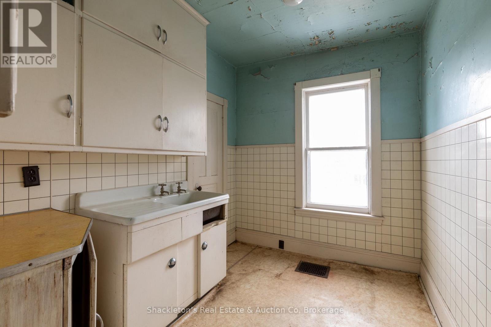 432 Erie Street, Stratford, Ontario  N5A 2N5 - Photo 15 - X12736472