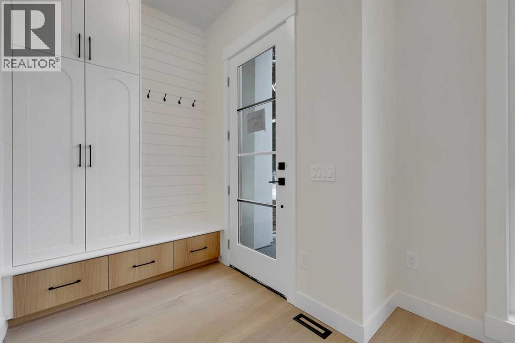 3122 4a Street Nw, Calgary, Alberta  T2M 3B4 - Photo 4 - A2279572