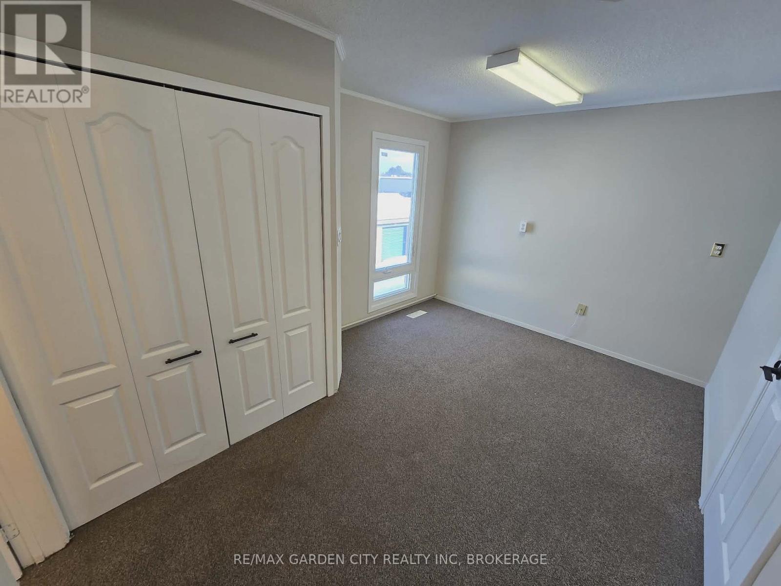 Upper Back - 215 Roberts Road, Grimsby, Ontario  L3M 4E8 - Photo 4 - X12736370