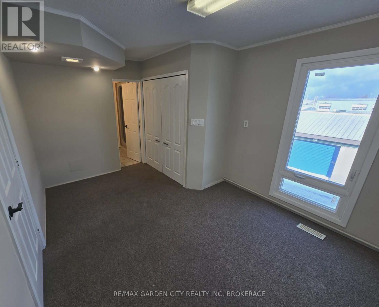 Upper Back - 215 Roberts Road, Grimsby, Ontario  L3M 4E8 - Photo 5 - X12736370