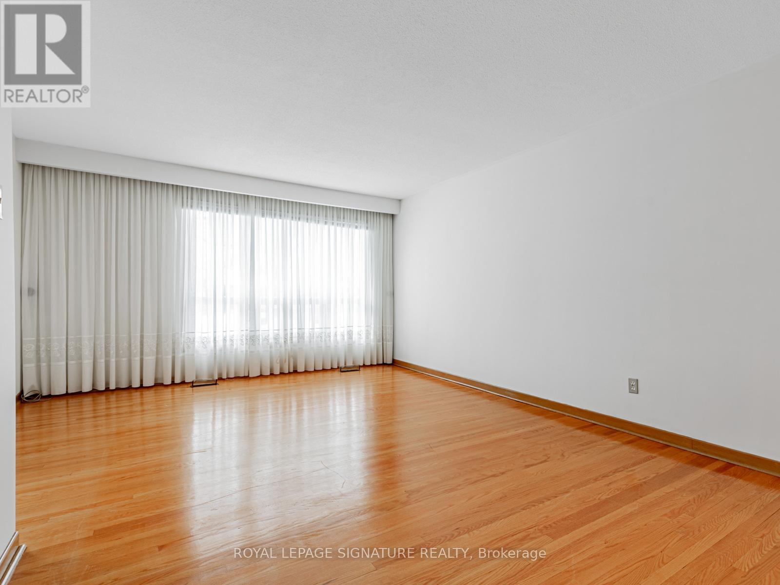 33 Ladner Drive, Toronto, Ontario  M2J 3Z8 - Photo 4 - C12736360