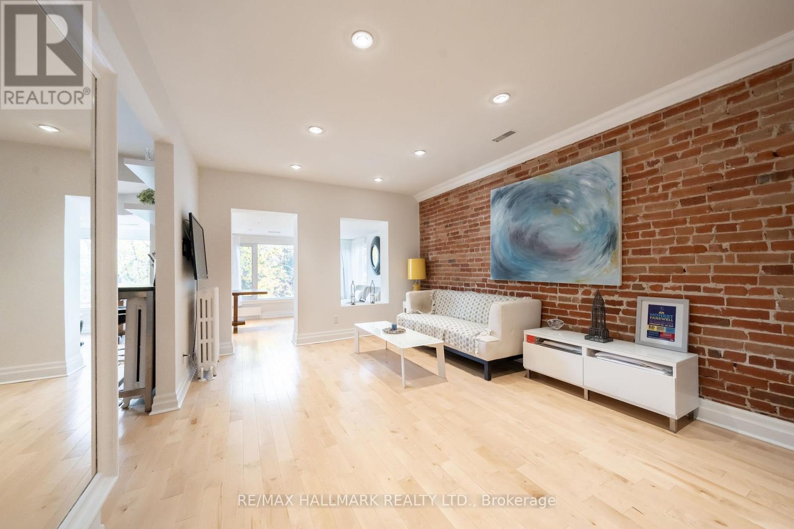 2/f - 524 Markham Street, Toronto, Ontario  M6G 2L5 - Photo 10 - C12736388