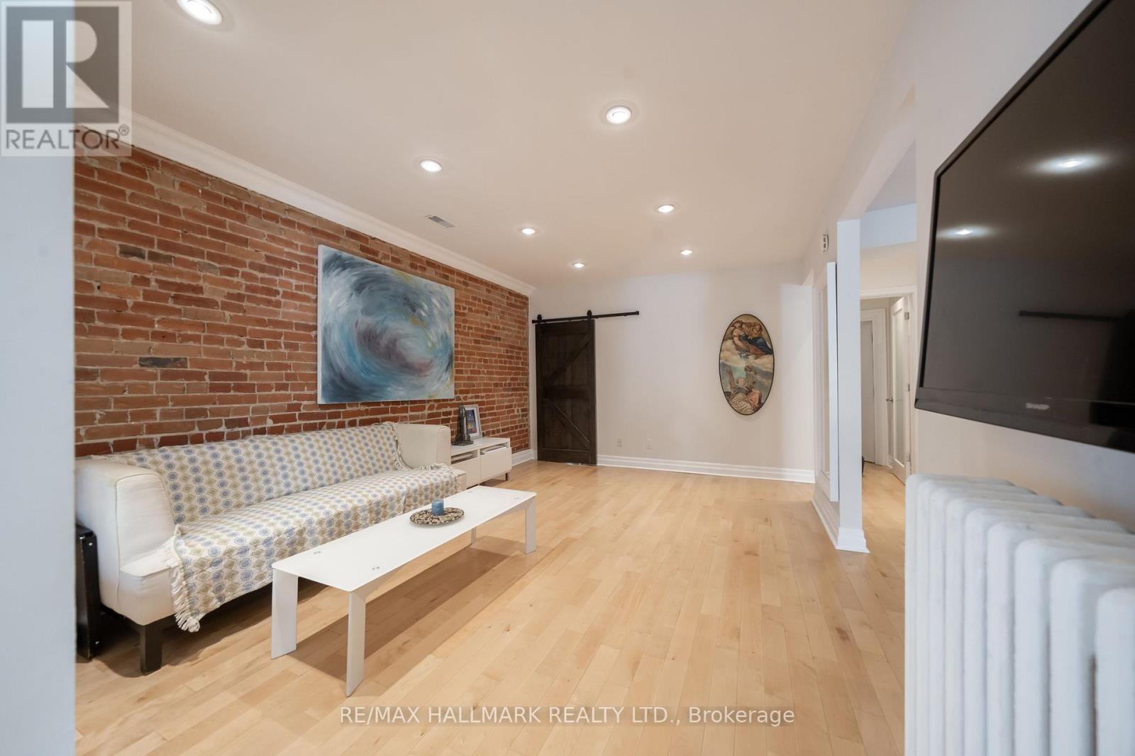 2/f - 524 Markham Street, Toronto, Ontario  M6G 2L5 - Photo 11 - C12736388
