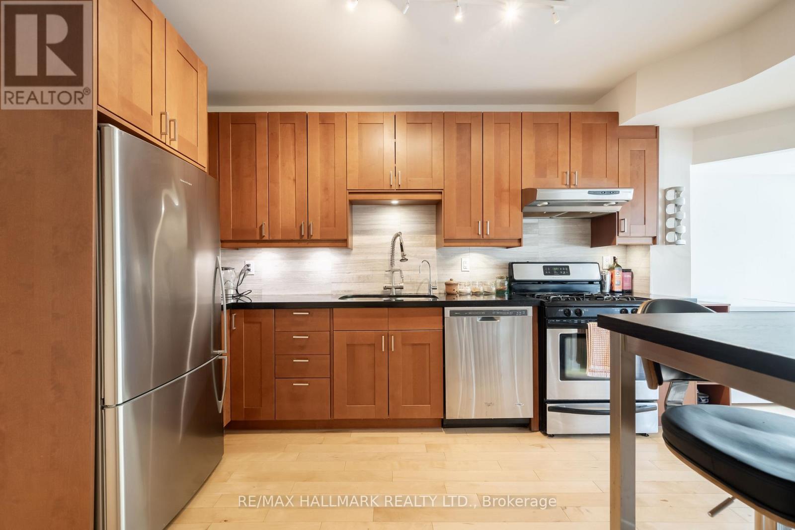 2/f - 524 Markham Street, Toronto, Ontario  M6G 2L5 - Photo 14 - C12736388