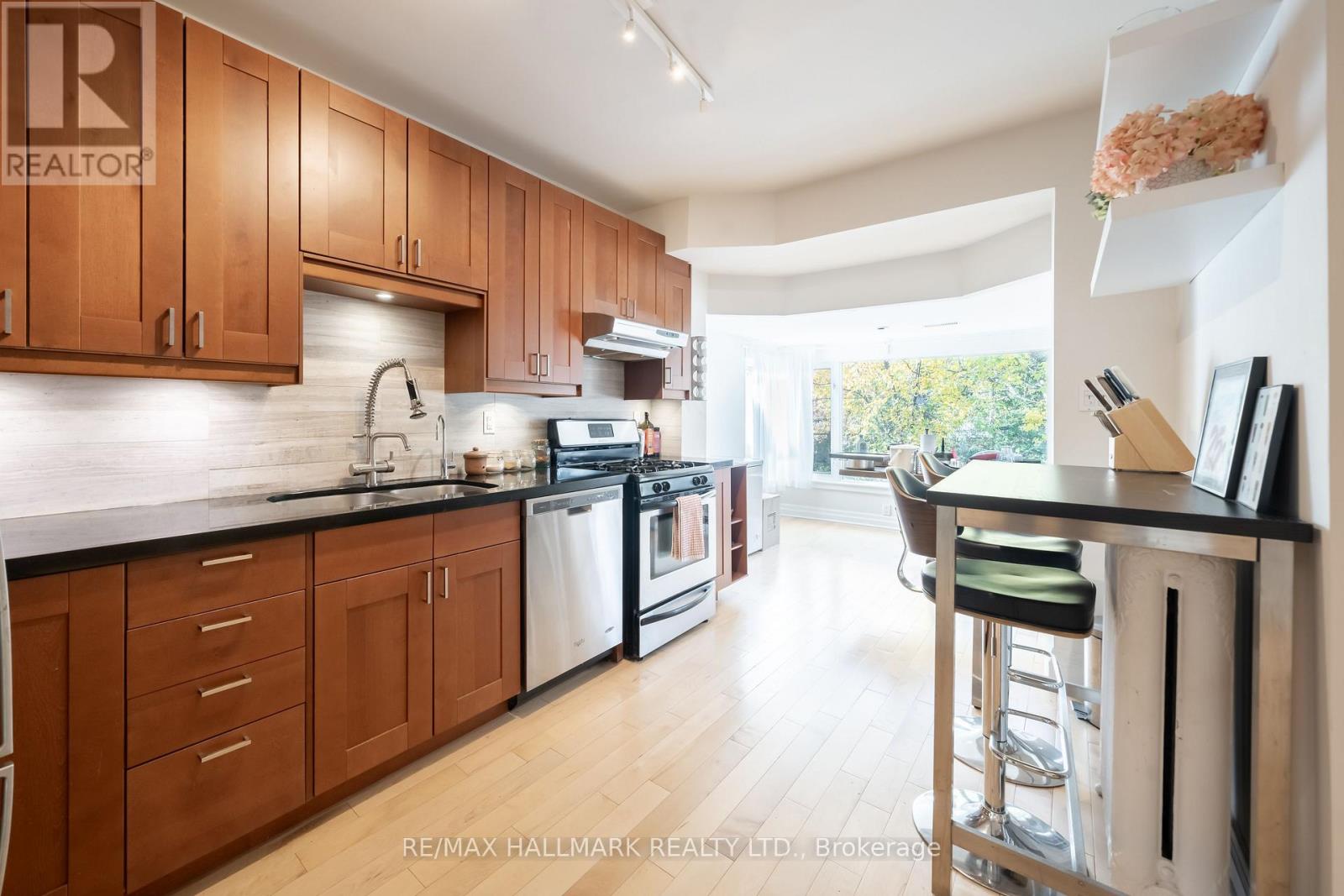 2/f - 524 Markham Street, Toronto, Ontario  M6G 2L5 - Photo 15 - C12736388