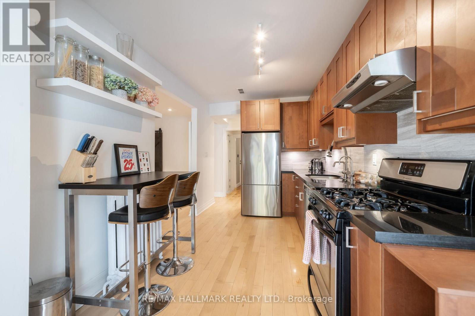 2/f - 524 Markham Street, Toronto, Ontario  M6G 2L5 - Photo 16 - C12736388