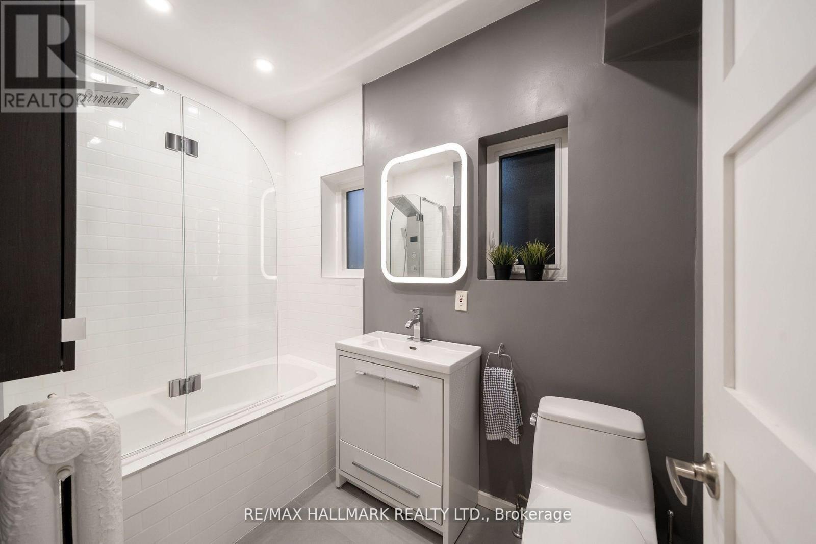 2/f - 524 Markham Street, Toronto, Ontario  M6G 2L5 - Photo 23 - C12736388