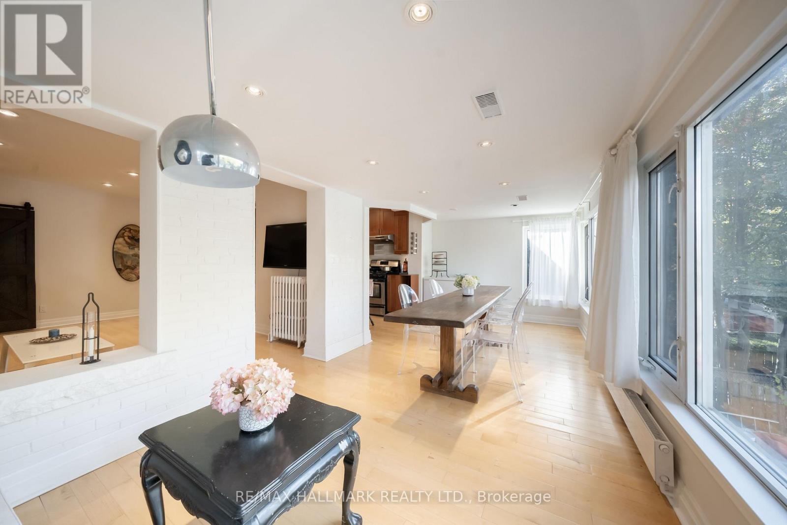 2/f - 524 Markham Street, Toronto, Ontario  M6G 2L5 - Photo 6 - C12736388