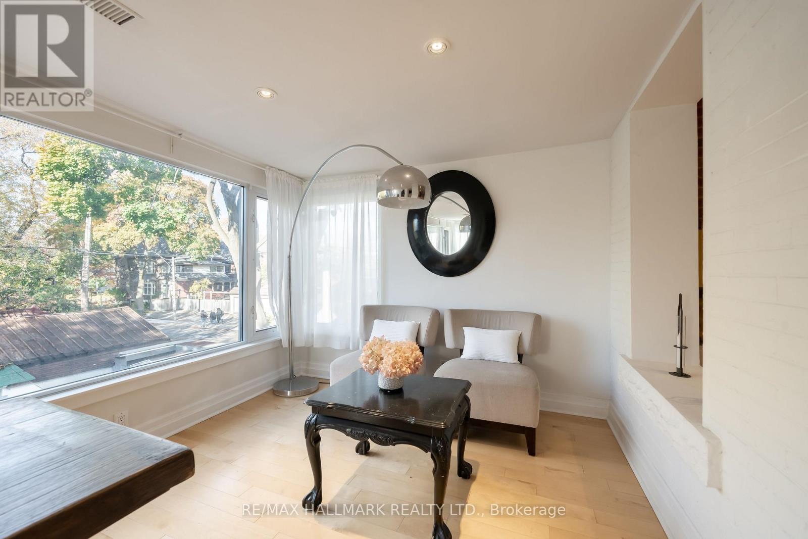 2/f - 524 Markham Street, Toronto, Ontario  M6G 2L5 - Photo 8 - C12736388