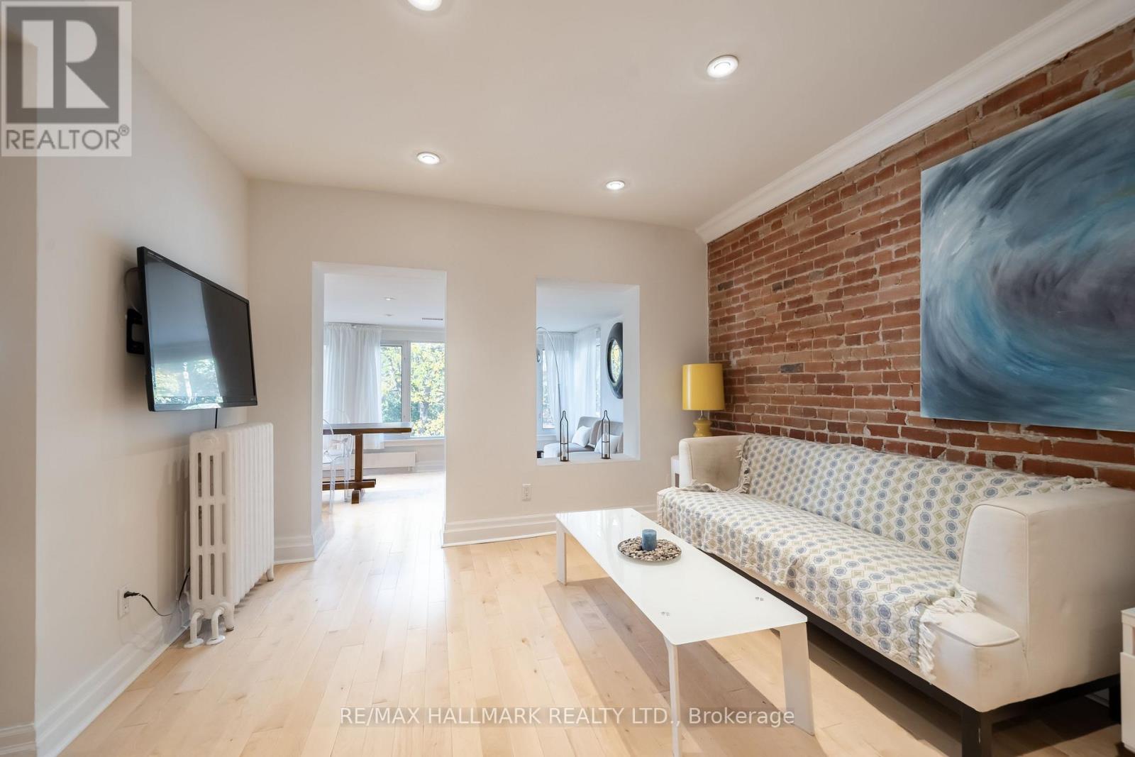 2/f - 524 Markham Street, Toronto, Ontario  M6G 2L5 - Photo 9 - C12736388