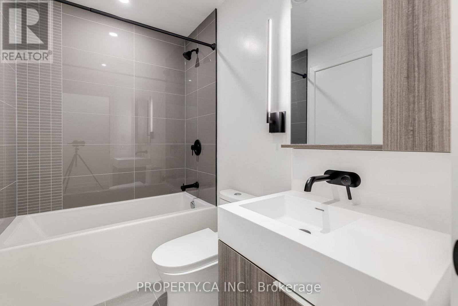 2011 - 127 Broadway Avenue, Toronto, Ontario  M4P 1V3 - Photo 15 - C12736400