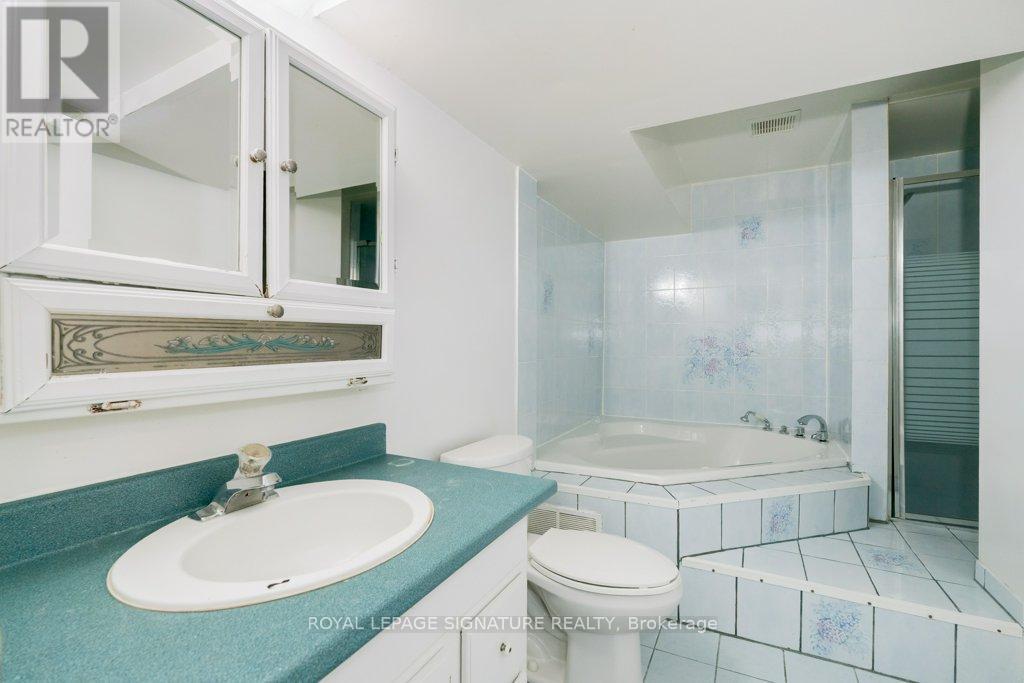 21 Prestbury Street, Toronto, Ontario  M4A 2H9 - Photo 22 - C12736468