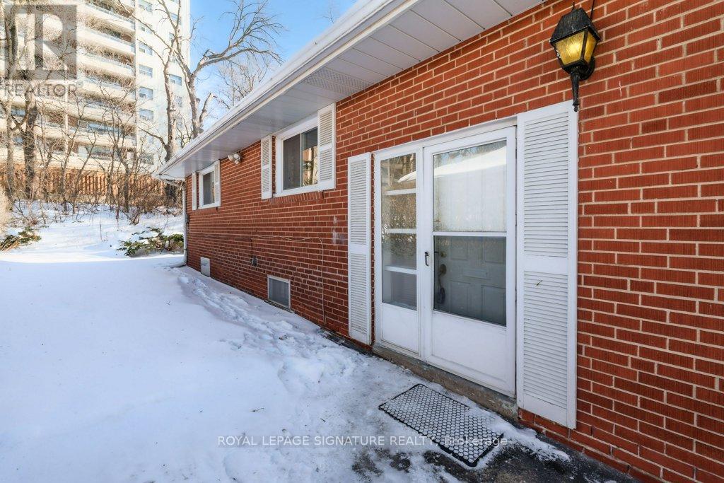 21 Prestbury Street, Toronto, Ontario  M4A 2H9 - Photo 27 - C12736468
