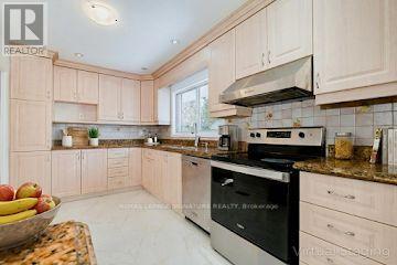 21 Prestbury Street, Toronto, Ontario  M4A 2H9 - Photo 4 - C12736468