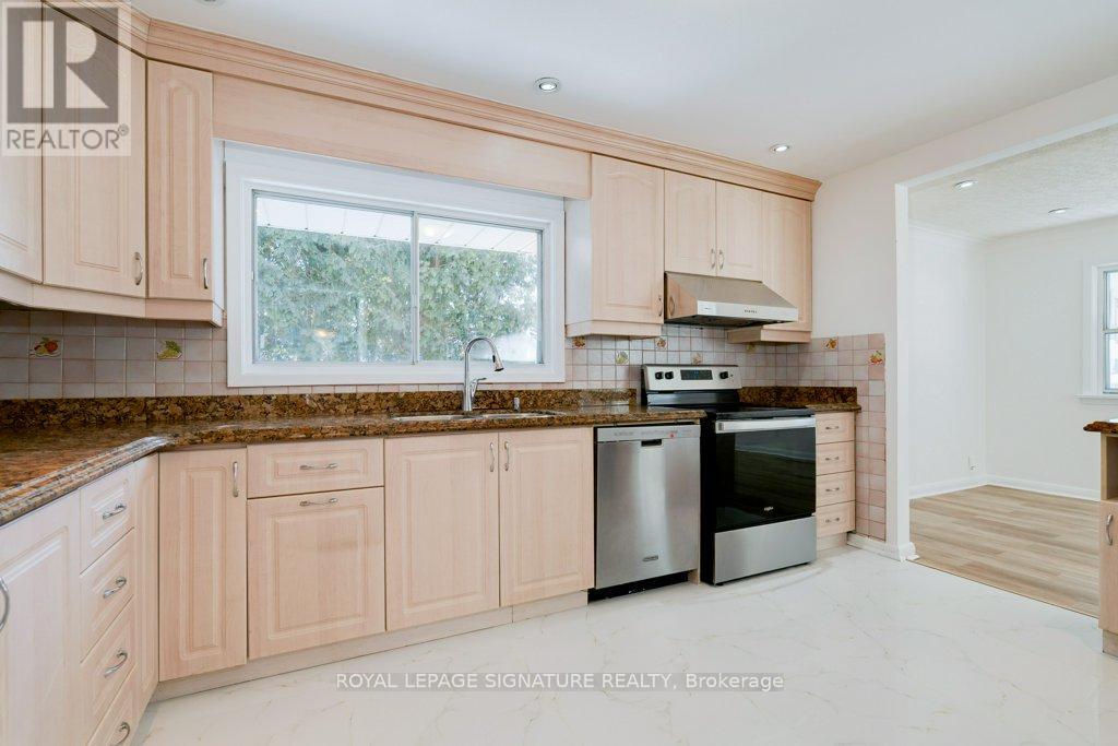 21 Prestbury Street, Toronto, Ontario  M4A 2H9 - Photo 5 - C12736468