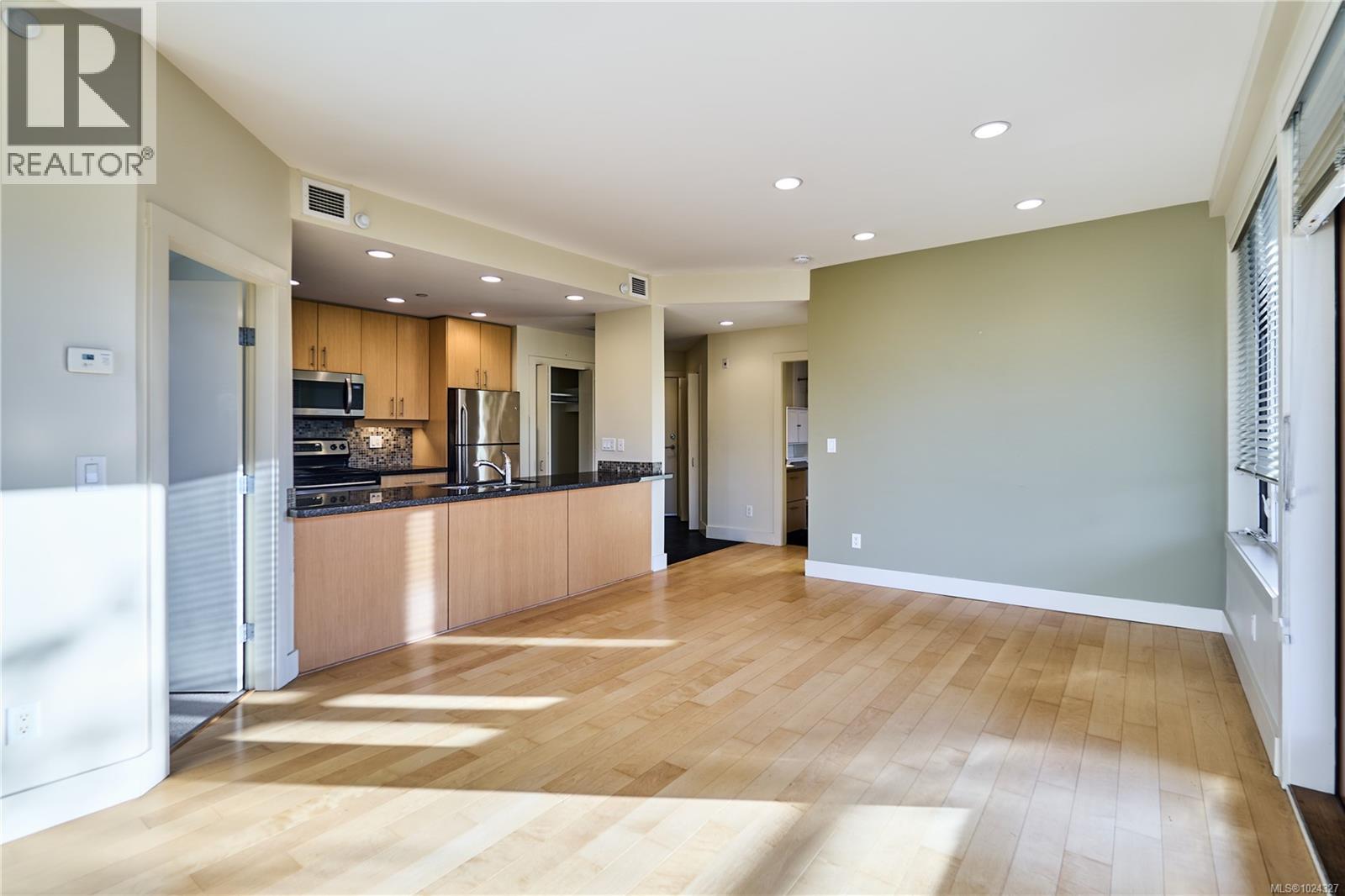 302 580 Stewart Ave, Nanaimo, British Columbia  V9S 0A1 - Photo 3 - 1024327