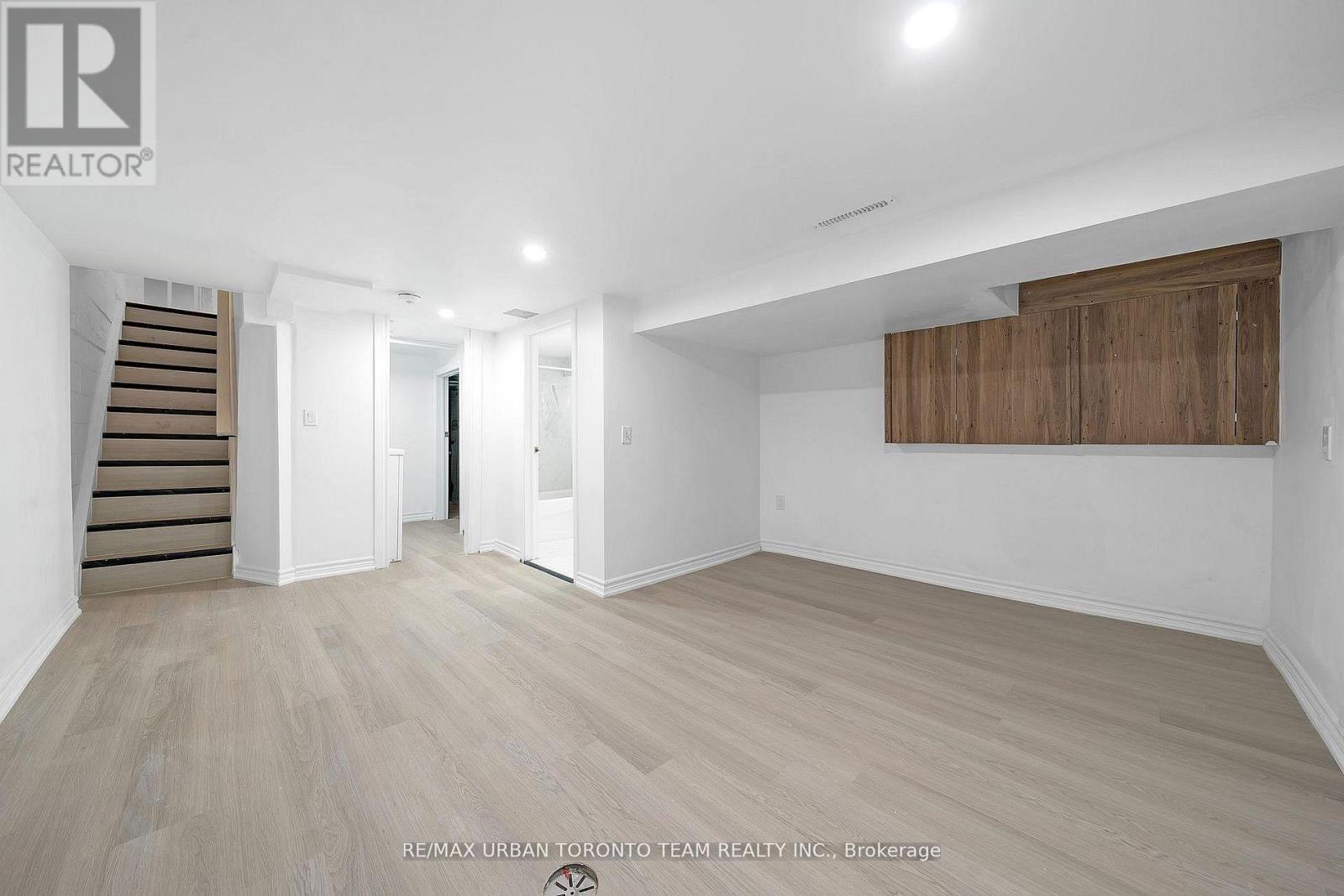 Main - 880 Dundas Street E, Toronto, Ontario  M4M 1R3 - Photo 14 - E12736366