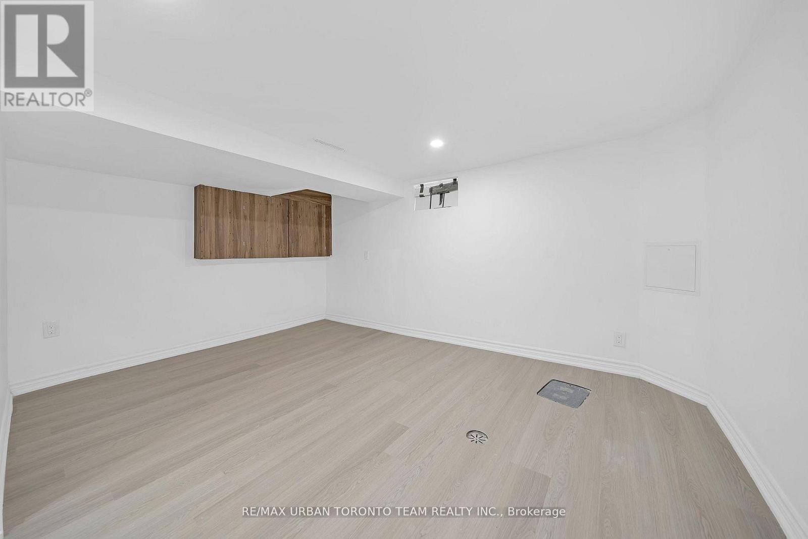 Main - 880 Dundas Street E, Toronto, Ontario  M4M 1R3 - Photo 15 - E12736366