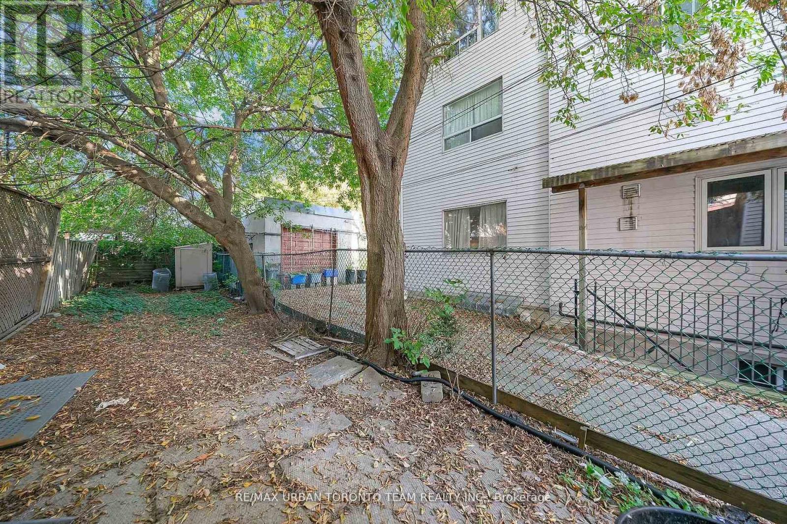 Main - 880 Dundas Street E, Toronto, Ontario  M4M 1R3 - Photo 21 - E12736366