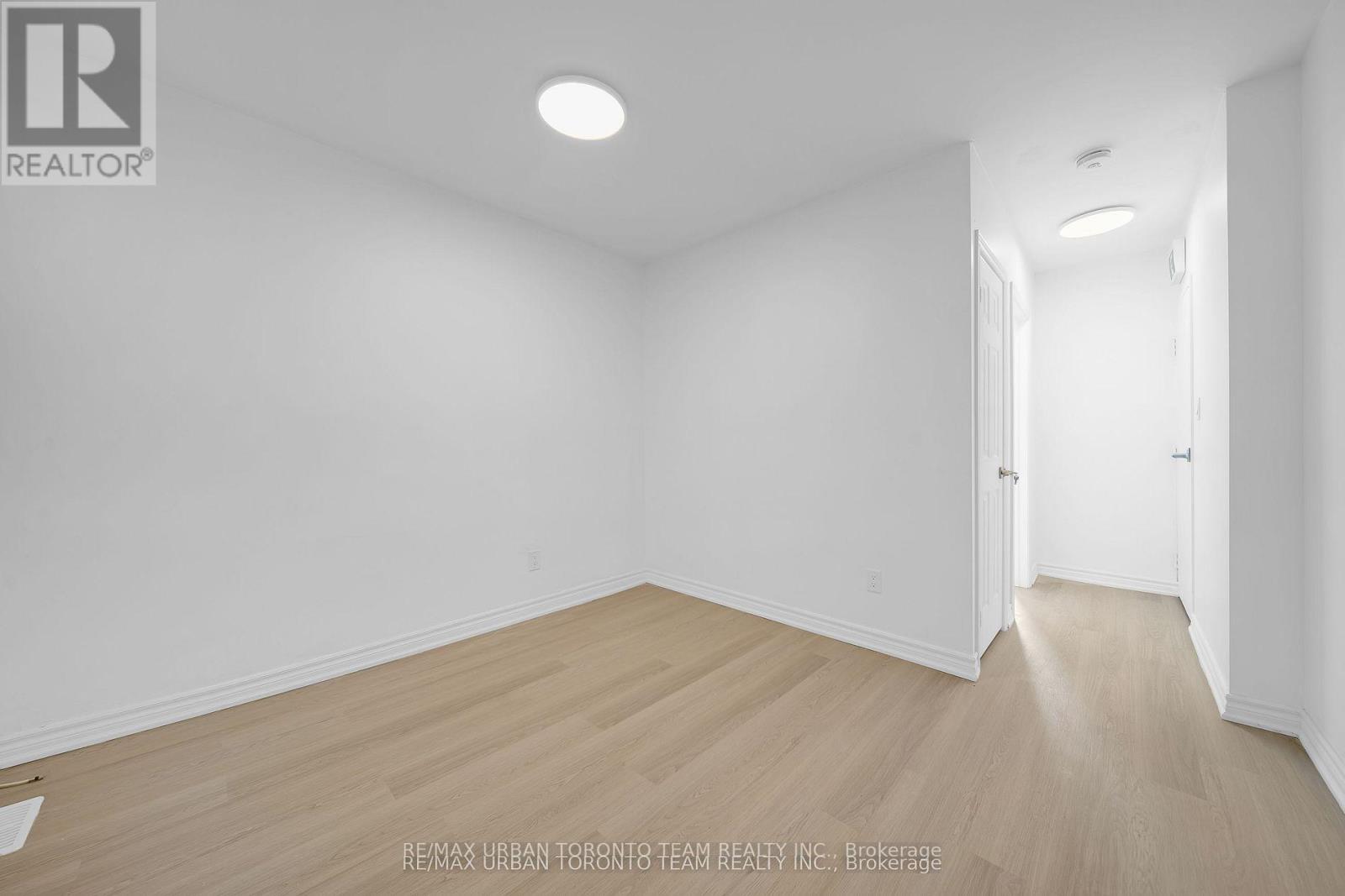 Main - 880 Dundas Street E, Toronto, Ontario  M4M 1R3 - Photo 8 - E12736366