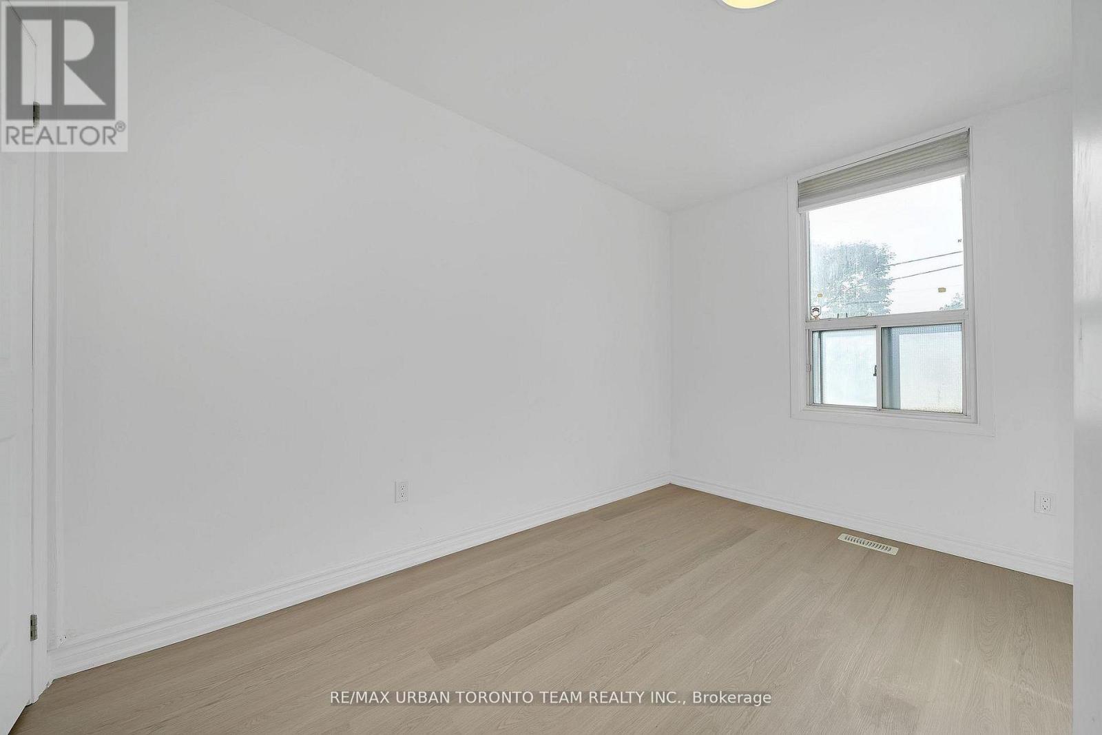 Main - 880 Dundas Street E, Toronto, Ontario  M4M 1R3 - Photo 9 - E12736366