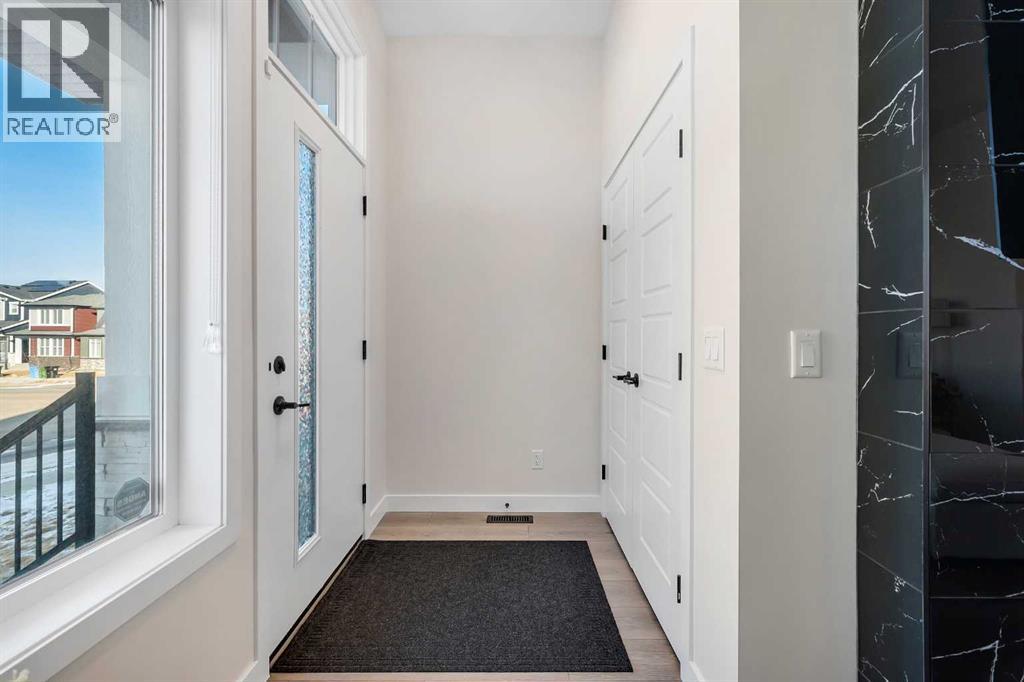 11 Marmot Way Nw, Calgary, Alberta  T3R 2C1 - Photo 4 - A2281241