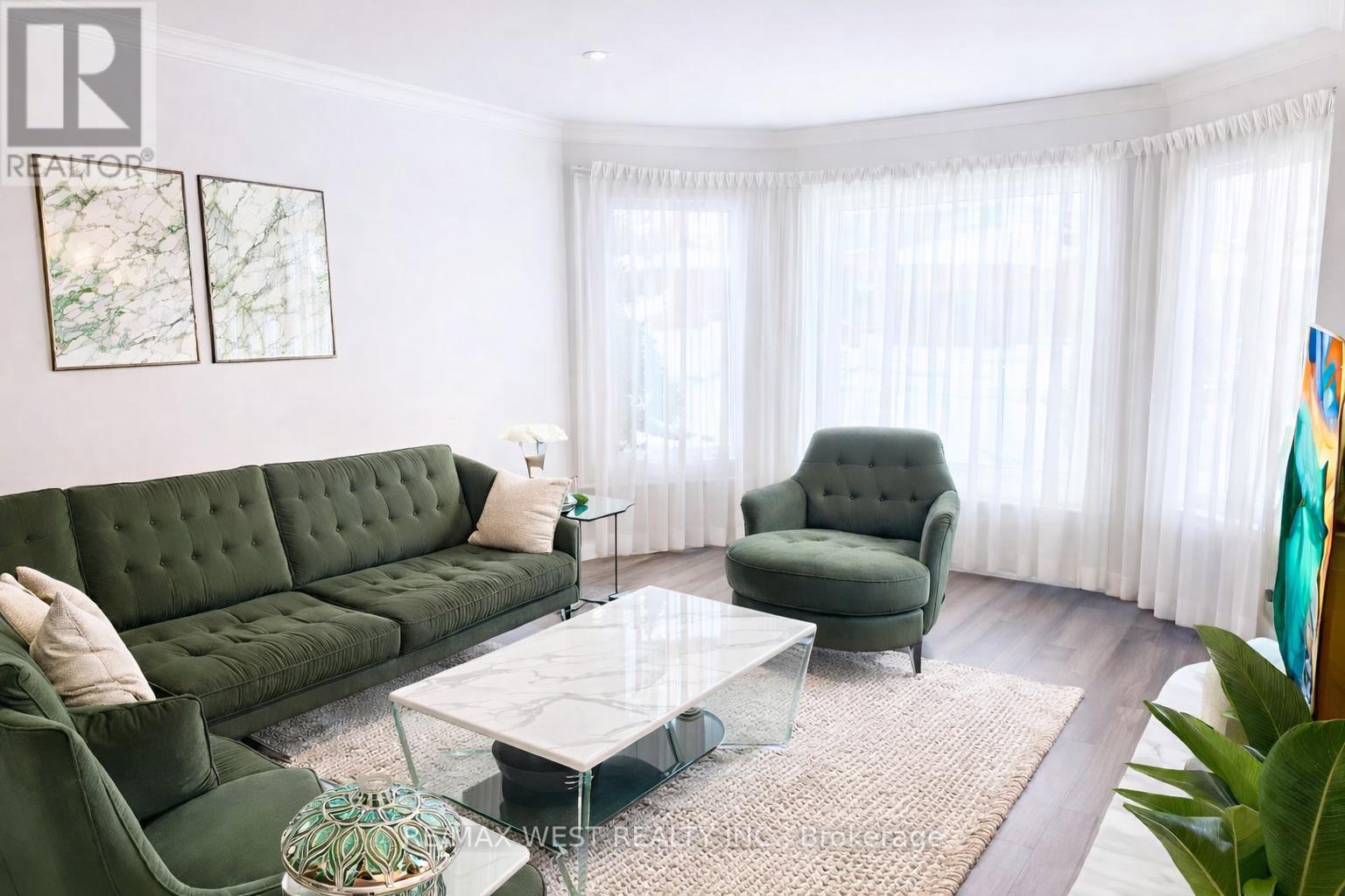 15 Dundurn Crescent, Vaughan, Ontario  L4J 6Z1 - Photo 5 - N12736396