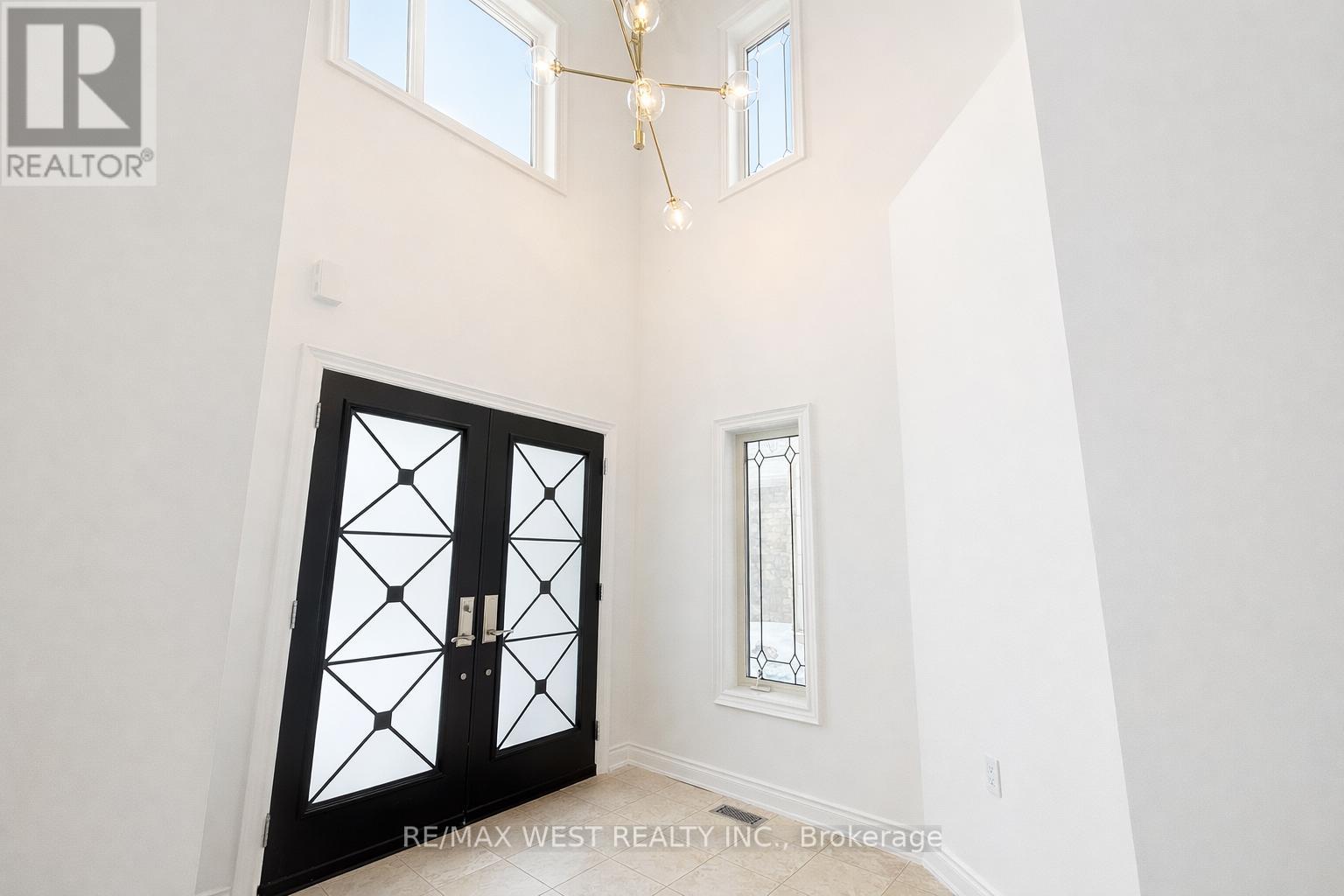 126 Ner Israel Drive, Vaughan, Ontario  L4J 9L1 - Photo 2 - N12736414