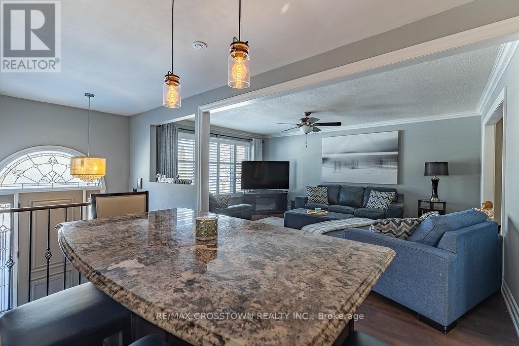 101 Crown Crescent, Bradford West Gwillimbury (Bradford), Ontario  L3Z 2M2 - Photo 10 - N12736462