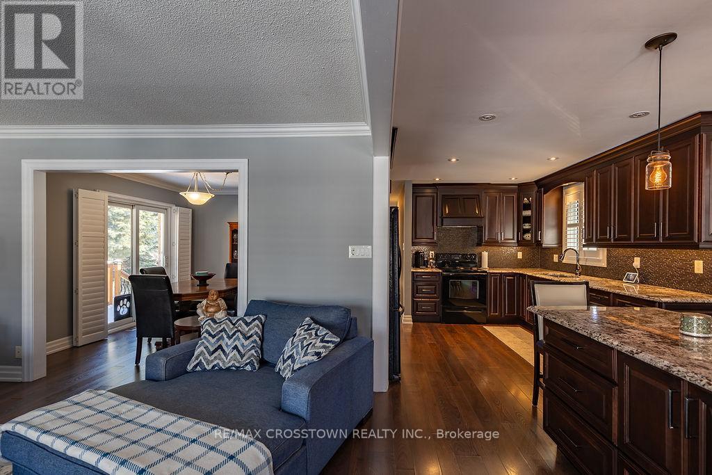 101 Crown Crescent, Bradford West Gwillimbury (Bradford), Ontario  L3Z 2M2 - Photo 11 - N12736462