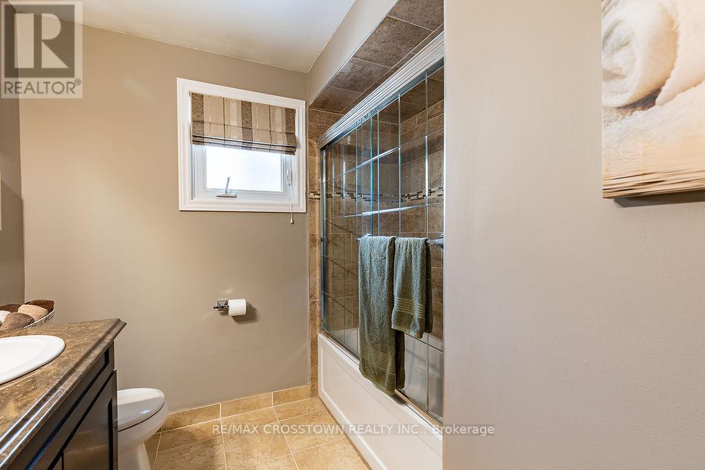 101 Crown Crescent, Bradford West Gwillimbury (Bradford), Ontario  L3Z 2M2 - Photo 18 - N12736462