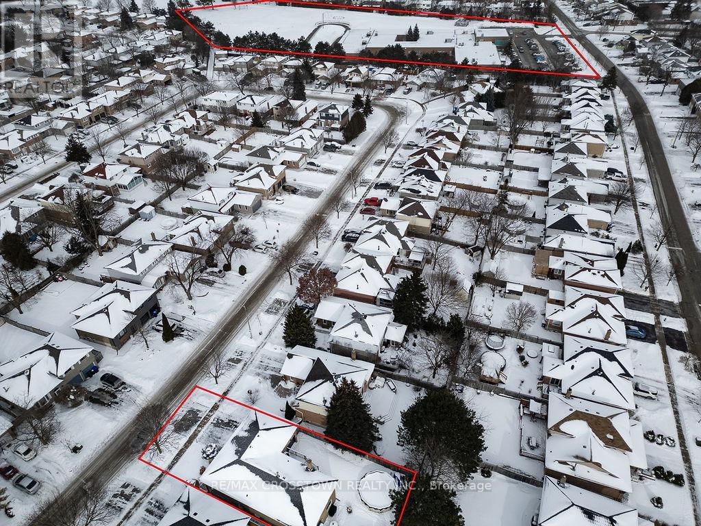 101 Crown Crescent, Bradford West Gwillimbury (Bradford), Ontario  L3Z 2M2 - Photo 3 - N12736462