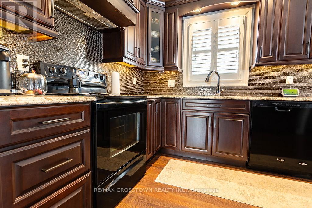 101 Crown Crescent, Bradford West Gwillimbury (Bradford), Ontario  L3Z 2M2 - Photo 6 - N12736462