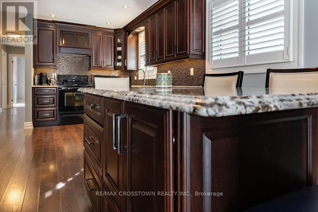 101 Crown Crescent, Bradford West Gwillimbury (Bradford), Ontario  L3Z 2M2 - Photo 9 - N12736462