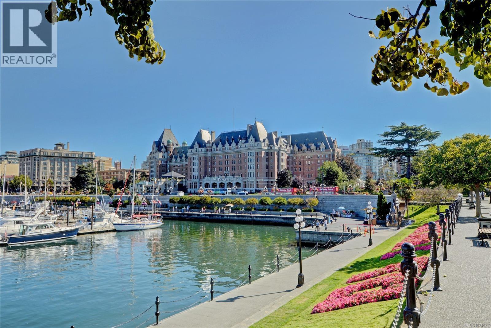 259 Menzies St, Victoria, British Columbia  V8V 3N6 - Photo 9 - 1024529